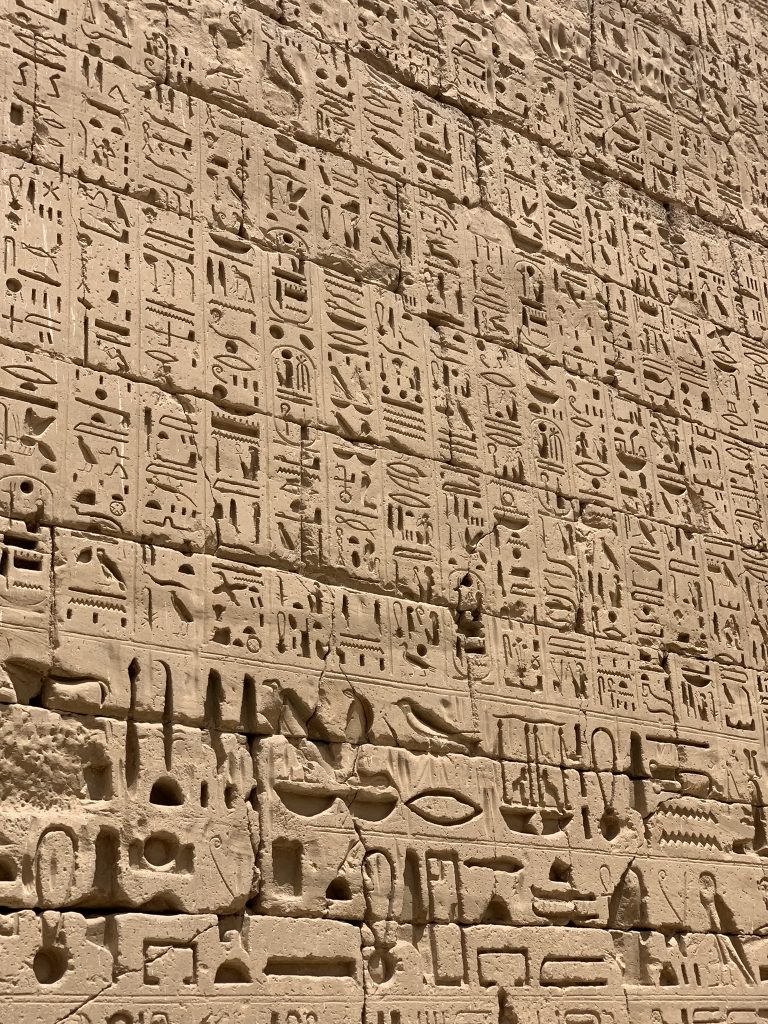 Hiéroglyphes en Égypte