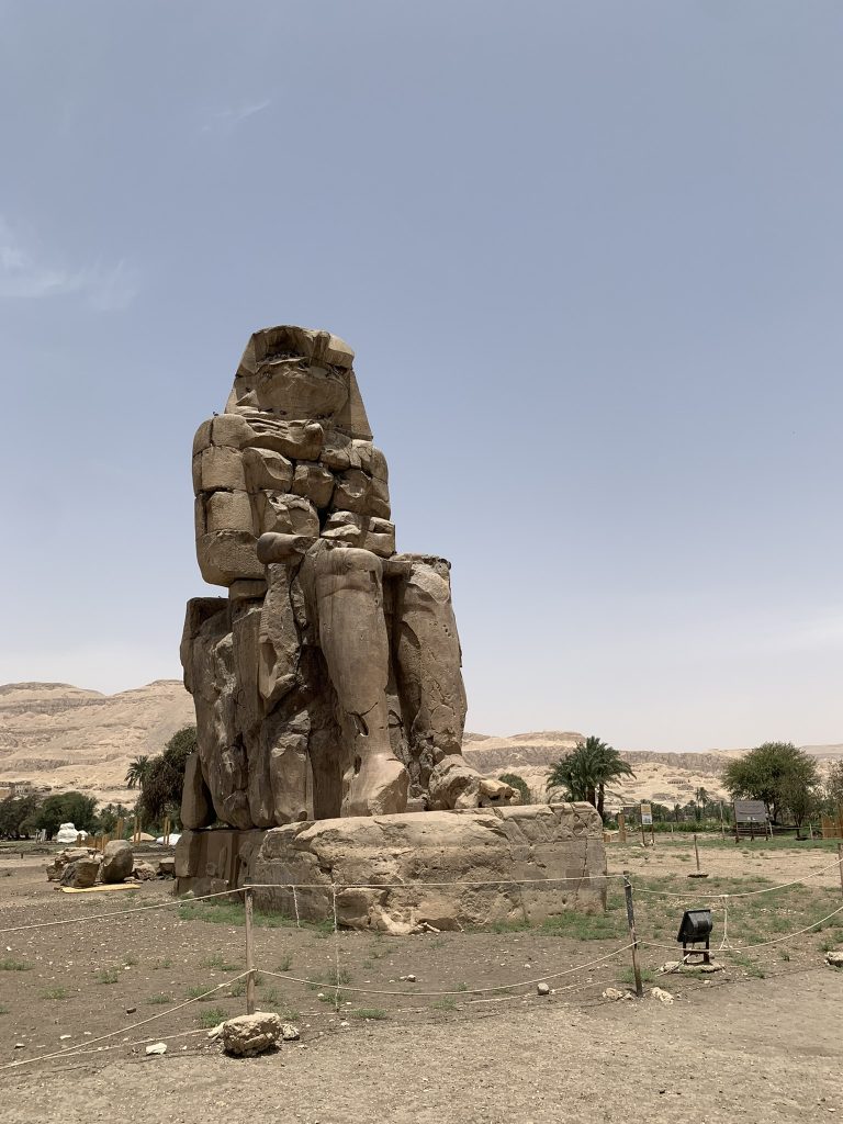 Les colosses de Memnon en Égypte