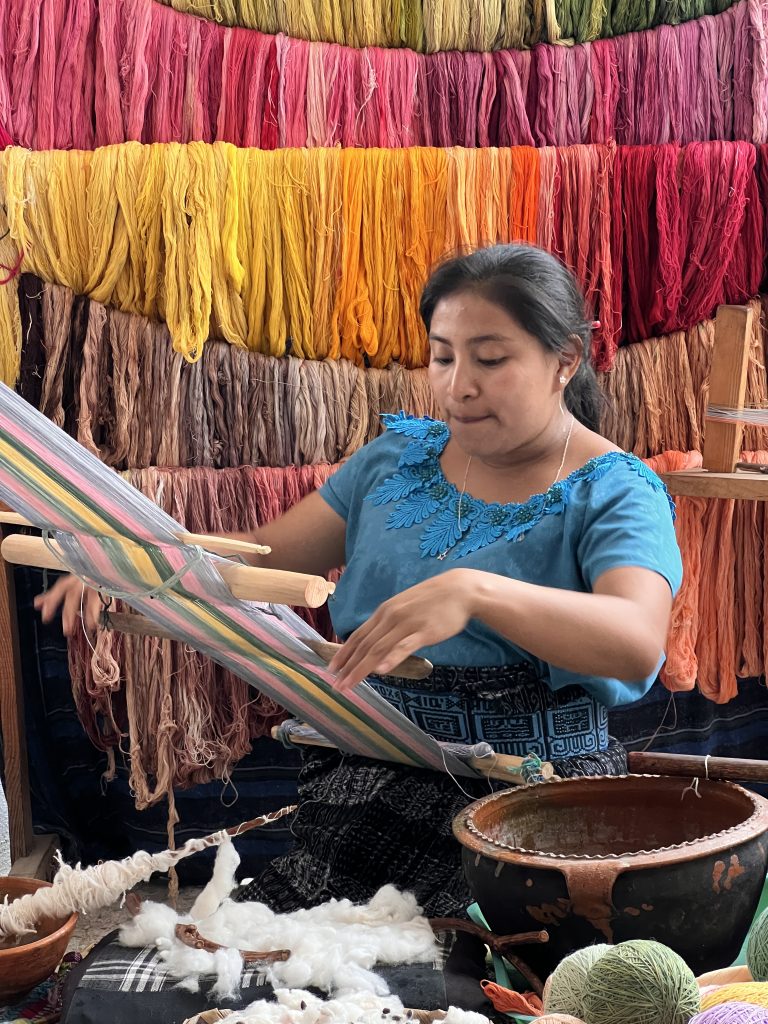 Atelier de tissage traditionnel au Lac Atitlan